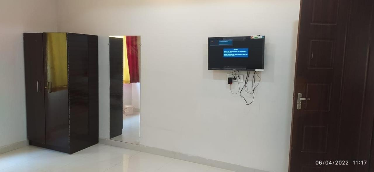Bhagwan Hotel Gonda ภายนอก รูปภาพ
