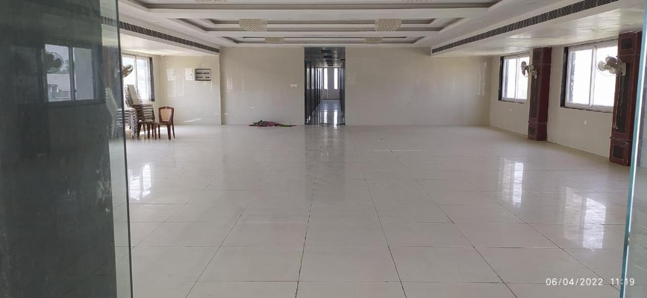 Bhagwan Hotel Gonda ภายนอก รูปภาพ